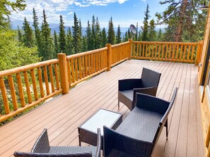 Plenty of deck space to enjoy the views!