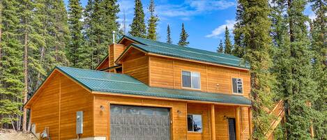 Silverheels Chalet feels like you're on top of the world, with fantastic panoramic views!