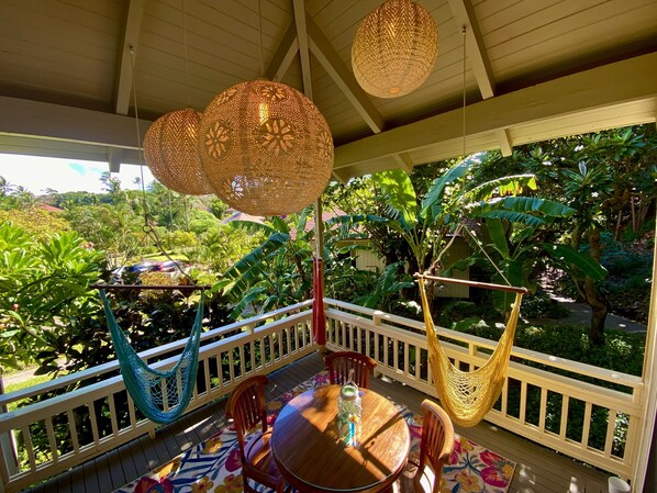 These Hang Loose hammock chairs are what dreams are made of.