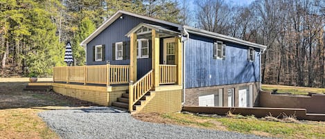 Yadkinville Vacation Rental | 2BR | 2BA | 1,050 Sq Ft | Stairs Required