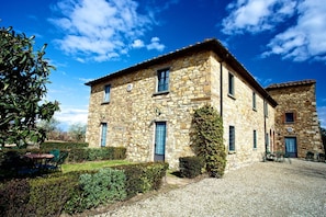 agriturismo-la-papessa-chianti-san-donato-farmhouse-fronthouse