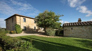 agriturismo-la-papessa-chianti-san-donato-farmhouse-external