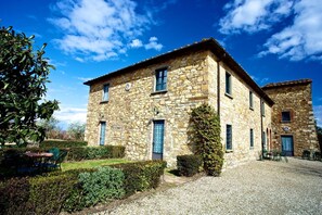 agriturismo-la-papessa-chianti-san-donato-farmhouse-fronthouse