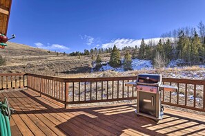 2 Decks | Mountain Views | Gas Grill | Backyard