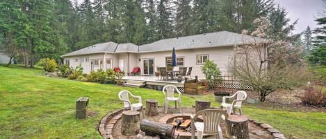 Woodinville Vacation Rental | 4BR | 2BA | 2 Stairs to Access | 2,410 Sq Ft