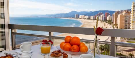 apartamento en el edificio El Prado de la playa de El Raco de Cullera