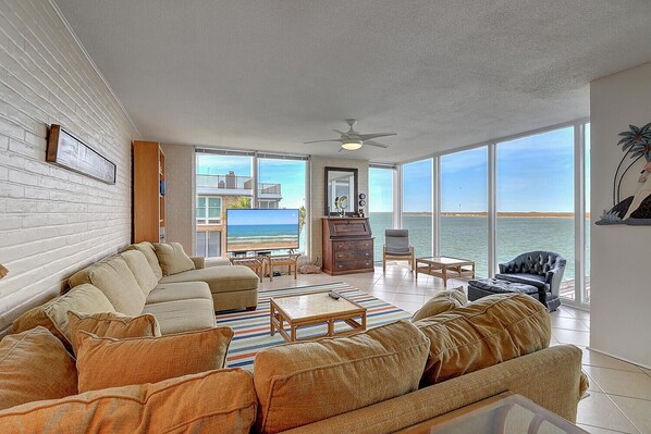 Fantastic view from living room - Watch the waves while watching your favorite shows!