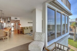Beautiful windows - Soak up the sun!