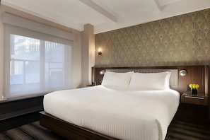 Bedroom with a comfortable King size bed! Exact unit will be assigned upon arrival. Views, colors and decor may vary.