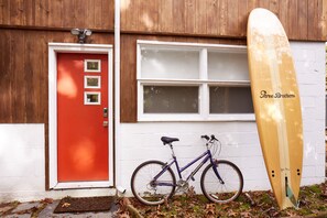Come enjoy our mid century vibe! Paddle board & bike available to rent. 