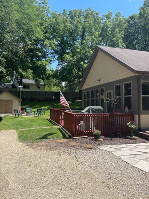 Side porch with grill