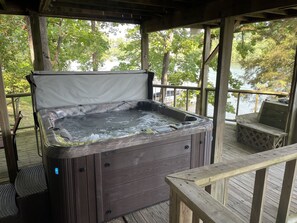 Hot tub seats 6 persons with view of lake.