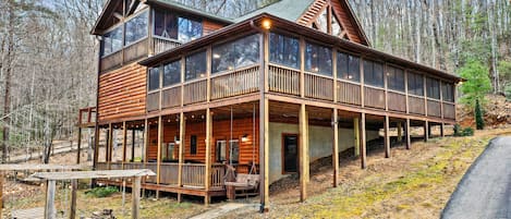 Majestic cabin with 3 season wrap around porch