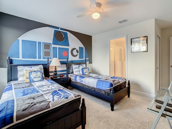Star Wars Room - Two Twin Beds