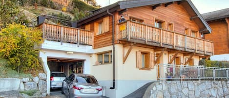 Sky, Building, Plant, Property, Car, Window, Vehicle, House, Tree