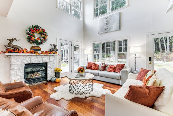 Morristown Vacation Rental | 3BR | 3BA | 2-in-1 Property | Stairs Required