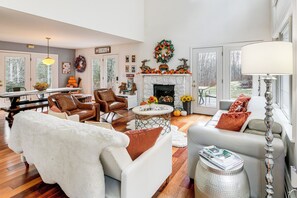 Living Room | Gas Fireplace | Central Heating