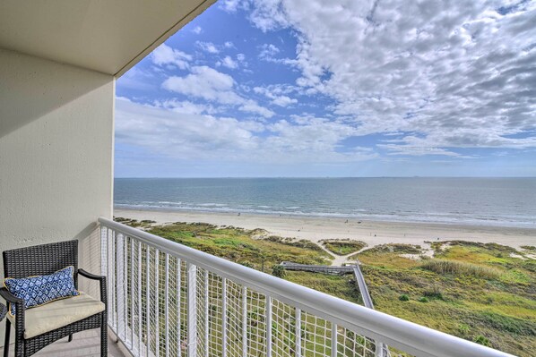 Galveston Vacation Rental | 1BA | 1BR | Step-Free w/ Elevator | 565 Sq Ft