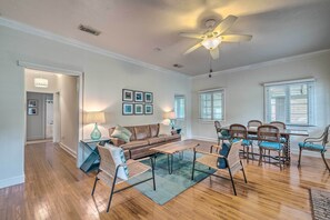 Living Room | Free WiFi | Central A/C & Heating