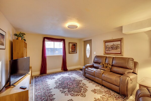 Elizabeth Vacation Rental | 1BR | 1BA | 675 Sq Ft | Stairs Required to Access