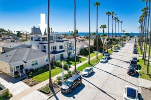 Gorgeous tree-lined street just 2 blocks to white sandy beach