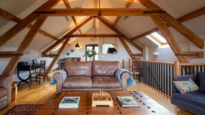 Open plan first floor, The Granary at Rectory Farm, Bolthole Retreats