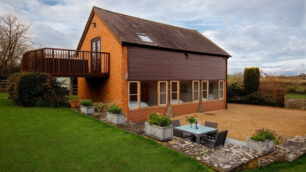 Side view, garden and sundeck, The Granary at Rectory Farm, Bolthole Retreats
