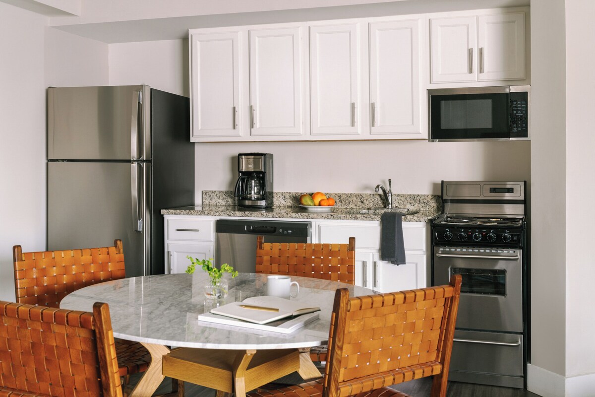 Sonder Georgetown C&O | Two-Bedroom Apartment
