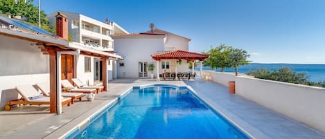 NEW! Seaview Villa MaToLi with heated 50sqm pool and 4 bedrooms