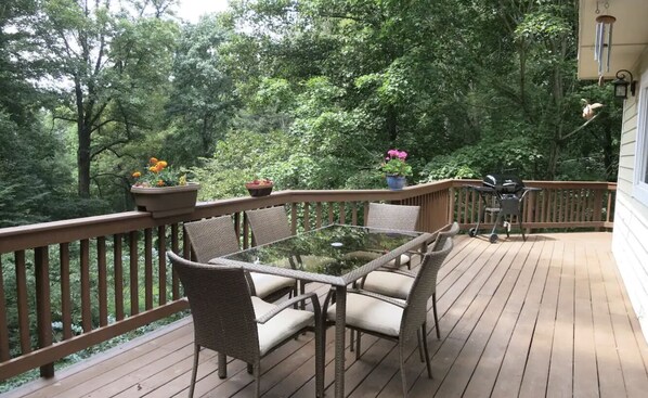 Great deck with winter views.