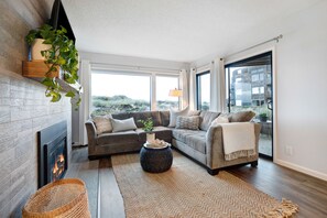 Newly remodeled ~ Modern Decor throughout 