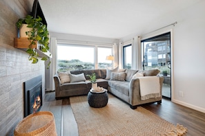 Newly remodeled ~ Modern Decor throughout