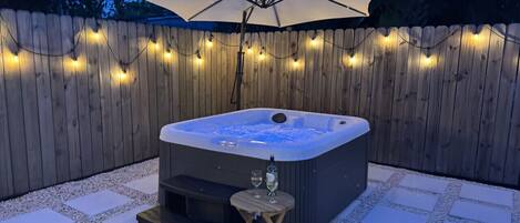 Elegant hot tub to relax with wine and unwind after a long day