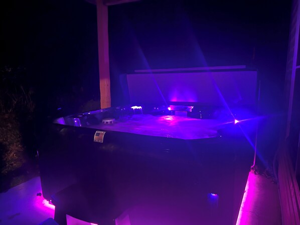 Brand new 7 person hot tub to add to your relaxation vacation!