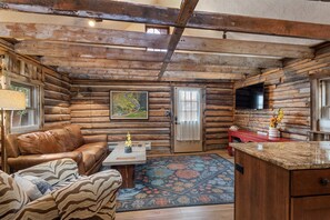 Cozy historic cabin for two right in the middle of Downtown Carbondale!