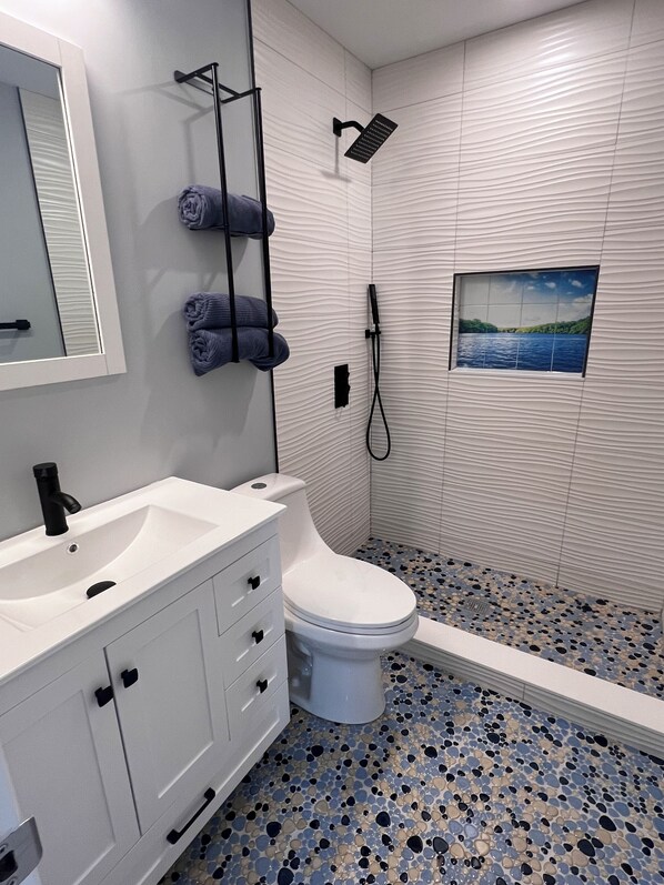Main bathroom on the first floor