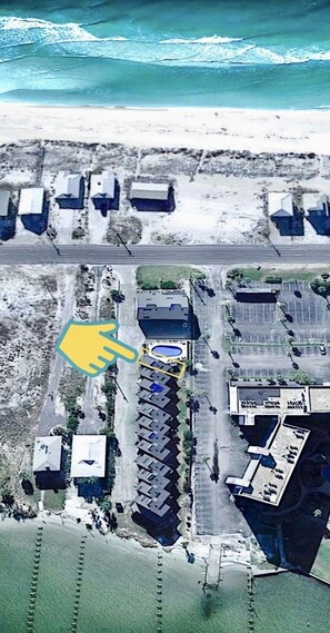 A location you can love! Close to the beach AND the lagoon!