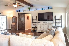 Living Room | Smart TV