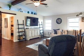 Living Room | Free WiFi