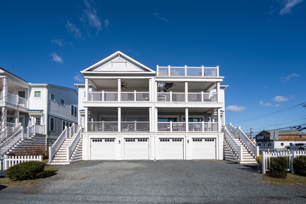 Gorgeous Twin Home -Left Unit