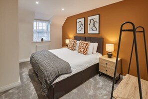 Uggleby House, Briggswath - Host & Stay