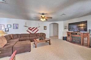 Living Room | Smart TV | Free WiFi | Electric Fireplace | Keyless Entry