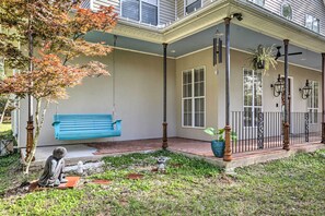 Front Porch | Private Yard