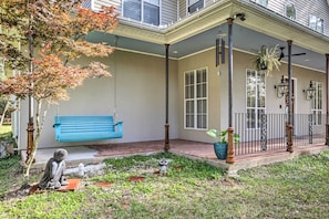 Front Porch | Private Yard