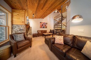 SWP Creekside 403 living area