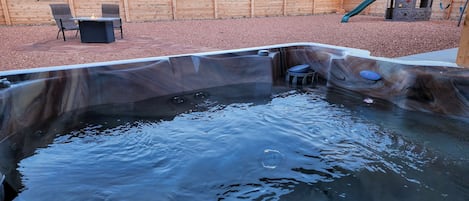 Bañera de hidromasaje al aire libre