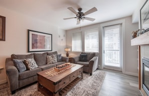 Home Decor, Furniture, Table, Coffee Table, Indoors