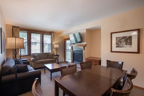 Living Room, Room, Indoors, Flooring, Couch
