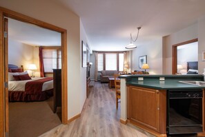 Flooring, Floor, Hardwood, Indoors, Room