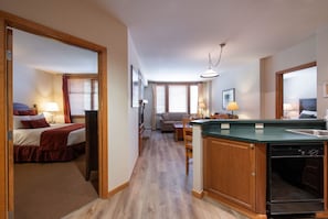 Flooring, Floor, Hardwood, Indoors, Room